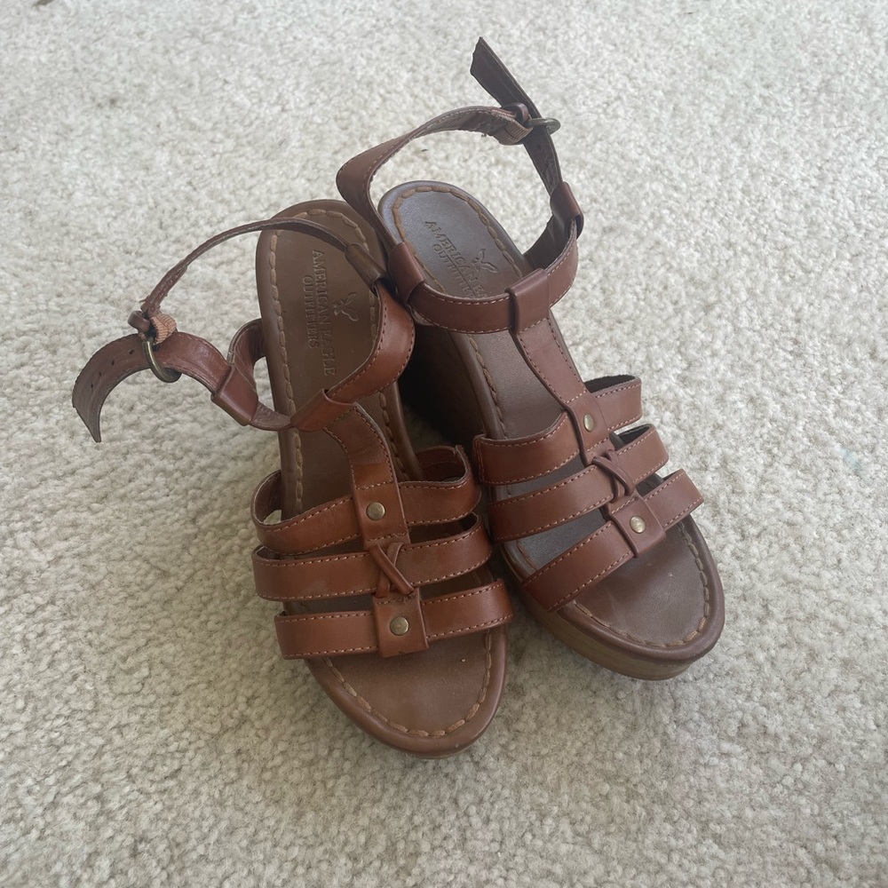 AEO faux leather brown wedges size us 7.5